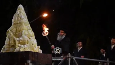 מעמד הדלקה לכבוד התנא האלוקי רבי שמעון בר יוחאי בראשות הגה"צ ראש ישיבת סאטמאר בני ברק שליט"א ע"פ שיכון קרית יואל בני ברק
