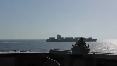 אמעריקע האט אטאקירט אן איראנע שיף וואס האט פארלעצט די אמעריקאנע בלאקאדע ביים הארמוז דורכגאס 