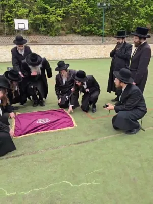 כ"ק אדמו"ר מקאזמיר שליט"א באזוכט קאזמירער שטעטל אין פולין