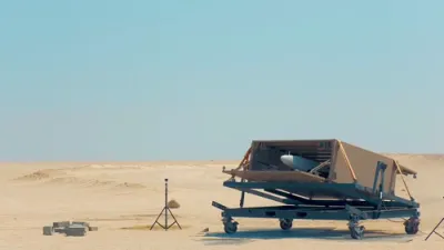 די אימיראטן'ס נייע "שאדאו" דראון וואס טוישט די גאנצע בילד: עס צייכנט זיך אויס מיט א מעכטיגע רעינדזש צו פליען ביז 250 קילאמעטער ווייט, א ווארהעד וואס וועגט 25 קילא, און ספידס וואס יאגן מיט איבער 400 קילאמעטער א שעה.