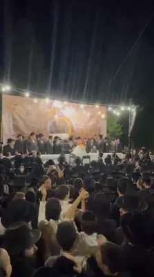 הדלקה בבית המדרש הגדול סאטמאר מאנטשעסטער בראשות הגה"צ אב"ד ור"מ סאטמאר מאנטשעסטער שליט"א ורבני מאנטשעסטער 
