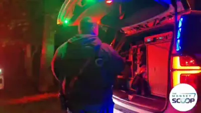 פייערלעשער און פאליציי האבן זיך געאיילט קיין מאנסי נאך א באריכט איבער א פייער אין א געביידע, נאר אויסצוגעפינען אז ס'איז בלויז א ברענעדיגע דאמפסטער.