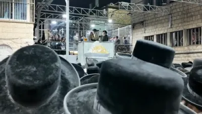 הדלקה פון כ"ק אדמו"ר מתולדות אהרן שליט"א דעם לג בעומר 
