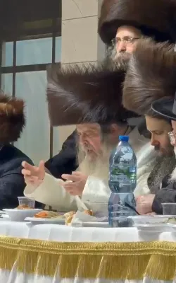 פולע ווידיאוס פון ערב שבת און מוצאי שבת בצל כ"ק אדמו"ר מסאטמאר שליט"א ביים מסע בוני המלוכה אין אייראפע 