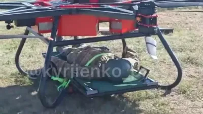 אוקריינא'ס נייע שווערע "העקסאקאפטער" דראון קען טראגן אויף זיך פארוואונדעטע סאלדאטן.