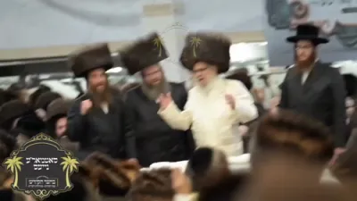 מוצאי שבועות בחצר הקודש סאטמאר 