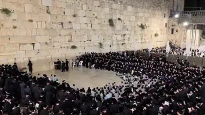 כ"ק אדמו"ר מסערט וויזניץ שליט"א ביים כותל המערבי 