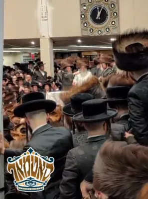 ווידיאוס: מוצאי שבועות בחצר הקודש סאטמאר 