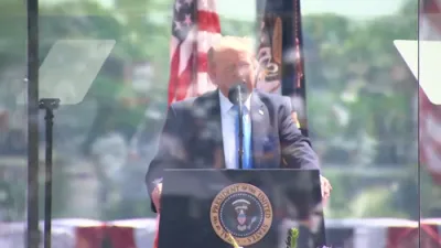 טראמפ זאגט אז ער קלערט פון ענדיגן און אינגאנצן חרוב לייגן איראן אויב שלעפן זיי ארום מיט די פארהאנדלונגען 