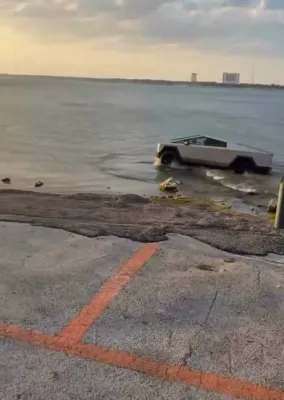א סייבערטראק דרייווער פרובירט אויס די וואסער... אין טעקסאס
