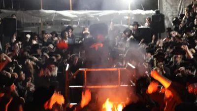 לעבעדיגע הדלקה ביי הרה"צ רבי צבי מאיר זילבערבערג שליט"א אין מירון ביום לג בעומר 