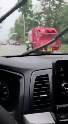 פראו טראמפ מאטארקאדע אין מאנסי ערב שבועות..
