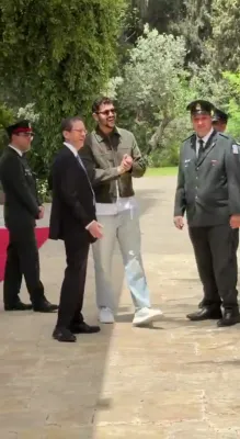 פרעזידענט הערצאג באגריסט דעם יוראוויזשאן העלד נועם בתן ביים זיין צוריקקער קיין מדינת ישראל.