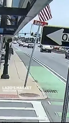 ניין סטודענטן אפגעפירט אין שפיטאל נאך א שרעקליכע עקסידענט מיט א סקול באס אין מאסאטשוסעטס.