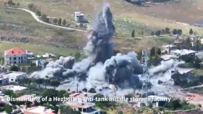 צה"ל טרופן האבן אויפגעדעקט חיזבאללה וואפן לאגער אין דרום לבנון.