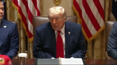 טראמפ שיקט א שארפע ווארענונג פאר איראן: קומט נאך אונזערע פארלאנגען, אדער וועט פיט העגסעט זיכער מאכן אייער אונטערגאנג.