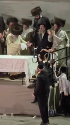 הערליכע ווידיאוס פון די הדלקה אין מירון יעצט מוצאי שבת דורך כ"ק אדמו"ר מלעלוב שליט"א 