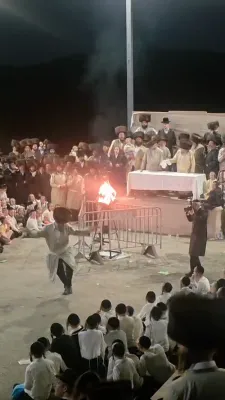 הערליכע ווידיאוס פון די הדלקה אין מירון יעצט מוצאי שבת דורך כ"ק אדמו"ר מלעלוב שליט"א 