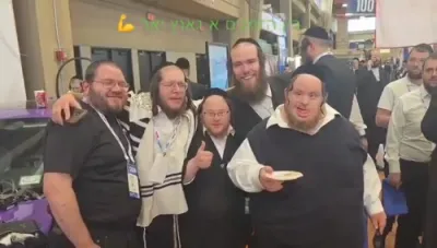 נאך פולע אינטערסאנטע סצענעס פון סאטמארק ביזנעס עקספאו