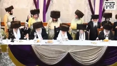 ווידיאו: שמחת החתונה בחצר הקודש תולדות אהרן - משכנות הרועים