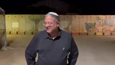 מדינת ישראל מיניסטער בן גביר פארלאנגט צו נעמען שטרענגע שריט קעגן די חיזבאללה פעסטונג
