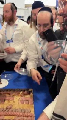 אינטערסאנטע סצענעס ביים סאטמארק עקספאו