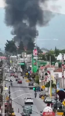 א מעכטיגע גאז עקספלאזיע האט אויפגעציטערט מעקסיקא, שיקנדיג א ריזיגע פייער הויך צום הימל.