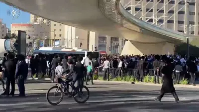 ווידיאוס פון די פראטעסטן קעגן גזירת הגיוס דורך די פלג הירושלמי 