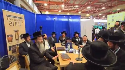תורתו אומנותו: הרה"ג ר' איטשע ראזענבוים און הרה"ג ר' מאיר צבי צוויבל ביים סאטמארער עקספא