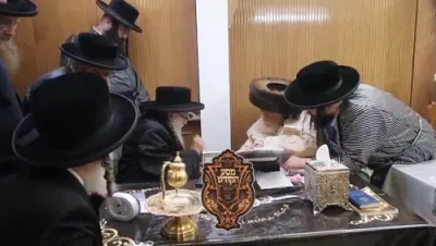 באזוך פון כ"ק אדמו"ר מסערדעהאלי שליט"א ביי כ"ק אדמו"ר מתולדות אברהם יצחק שליט"א 
