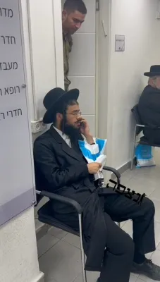 א אינגערמאן עסט פאפיר כדי פטור צו ווערן פון מיליטער...