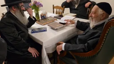 הרה"ג שמואל שלמה טעללער שליט"א מנהל בית רחל קרית יואל ומו"ל גליון "זקניך ויאמרו לך" באזוכט כ"ק אדמו"ר מליסקא שליט"א