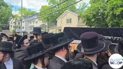 פולע ווידיאוס פון מסע הלויה פון הרבנית מראחמסטריווקא ע"ה אין שיכון סקווירא