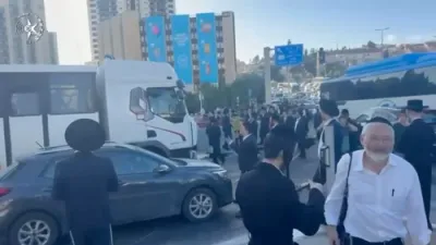 פרישע סצענעס פון די פראטעסטן קעגן גזירת הגיוס