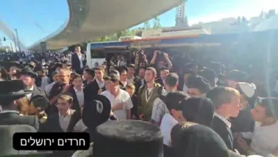 די ציוניסטישע פאליציי האבן גענוצט שאק-גראנאטן אינמיטן א געפעכט צווישן פראטעסטירער און א סאלדאט אין ירושלים.