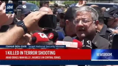 בן גביר לויבט אויס די שנעלע רעאקציע פון די פאליציי נאך א שוידערליכע און טויטליכע טעראר אטאקע וואס האט אויפגעציטערט צענטער מדינת ישראל.