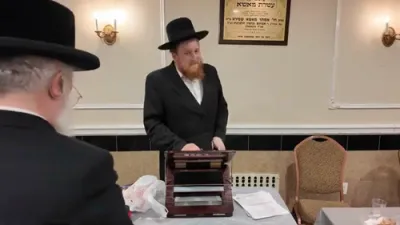 הרב מענדל פעפערקארן רעדט צו מלמדים אין תלמוד תורה גור בארא פארק 
