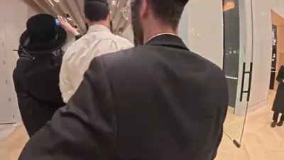  א געשמאק אין א מצווה ● שיעור און פארברענג מיט הגה"צ רבי ישראל מאזעס שליט"א בבית ר' אברמי ברייער