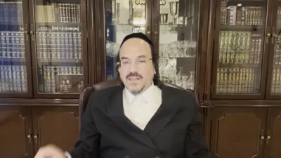 א הערליכע מעשה:"פון הרה"ק רבי אברהם מקערעסטיר זי"ע" - דורך הרב אליהו שווארץ ביים שיעור עמוד היומי 'דרשו' מסכת יומא דף כד ע"א