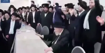טויזענטער האבן זיך באטייליגט ביים חתונה פון א אייניקל פון הגרמ"ה הירש שליט"א 