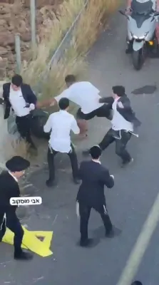איזראעלי דרייווערס האבן פארלוירן די געדולד און הייבן אן צו שלאגן פראטעסטירער אויף הייוועי 4.