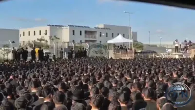 טויזענטער חסידי גור פאראייניגט קעגן די גזירת הגיוס בראשות רבם כ"ק אדמו"ר מגור שליט"א 