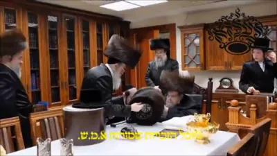 כ"ק אדמו"ר מבעלזא שליט"א טוט אן די שטריימל פאר א חתן א יתום