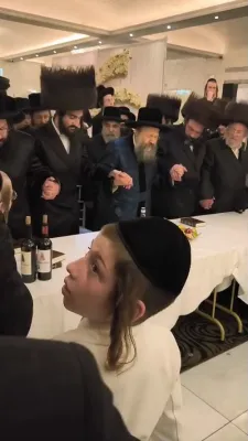 כ"ק אדמו"ר מבאבוב 45 שליט"א ביים חתונה פון א קינד פון ר' בן ציון גאלדשטיין  אין לאנדאן
