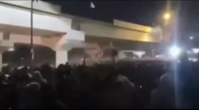 די IRGC קרעפטן עפענען פייער אויף זייערע אייגענע מיטגלידער אינמיטן א אינערליכע צוזאמענברוך.