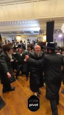 לעבעדיגע חתונה בבית ר' שלומי שטיינמעץ 