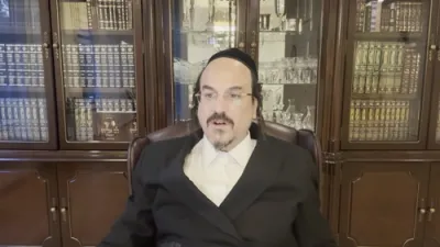 א הערליכע מעשה "פון הרה"ק בעל השפע חיים מצאנז קלויזנבורג זי"ע - באר מים חיים" - דורך הרב אליהו שווארץ ביים שיעור עמוד היומי 'דרשו' מסכת יומא דף כט ע"א