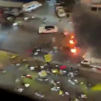 א גרויסע כאאס האט געהערשט אין ביירוט ווען חיזבאללה אגענטן האבן בלאקירט א הויפט שאסיי, לויט באריכטן איז דאס געקומען מיט'ן ציל זיך קעגן צו שטעלן דעם שלום פלאן מיט מדינת ישראל.