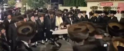 כ"ק אדמו"ר מתולדות אהרן שליט"א מוצאי שבת אין קערעסטיר 