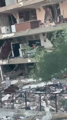ווענעזועלע אויפן שוועל פון א חורבן: שוידערליכע ערד-ציטערנישן לאזן איבער 589 אומגעקומענע און 50,000 פארשוואונדענע.